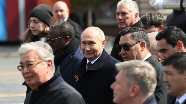 ولادیمیر پوتین، رئیس‌جمهور روسیه در رژه روز پیروزی  - اسپوتنیک ایران  