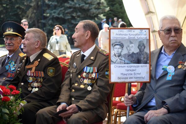 جشن هفتاد و نهمین سالگرد پیروزی در جنگ بزرگ میهنی  در شهر آلماتی قزاقستان. - اسپوتنیک ایران  