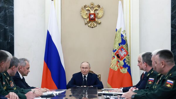 Президент Владимир Путин провел встречу с командующими войсками военных округов - اسپوتنیک ایران  