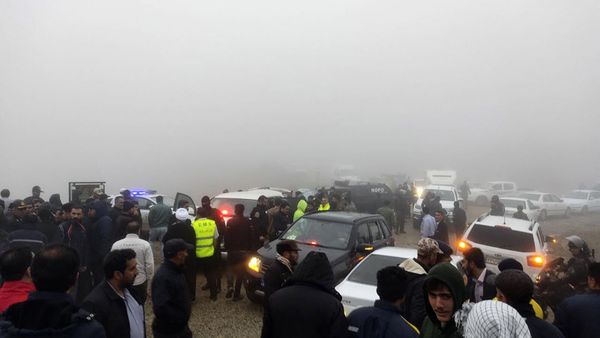 گروه جستجو و نجات در محل سقوط بالگرد رئیس جمهور ایران. - اسپوتنیک ایران  