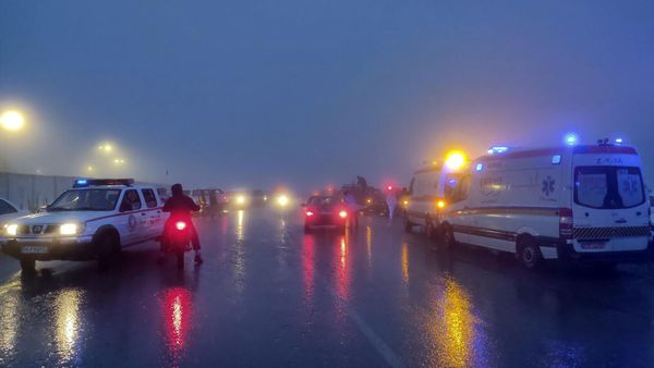 گروه جستجو و نجات در محل سقوط بالگرد رئیس جمهور ایران. شرایط سخت  جوی مانع از تسریع کارهای جستجو شده بود. - اسپوتنیک ایران  