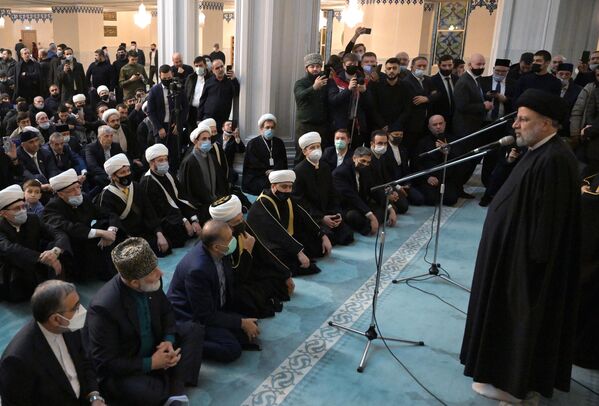 ریاست جمهوری ایران، ابراهیم رئیسی در مسجد مسکو. - اسپوتنیک ایران  
