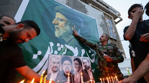 عراقی ها در عراق به یاد ابراهیم رئیسی رئیس جمهور فقید ایران شمع روشن می کنند - اسپوتنیک ایران  
