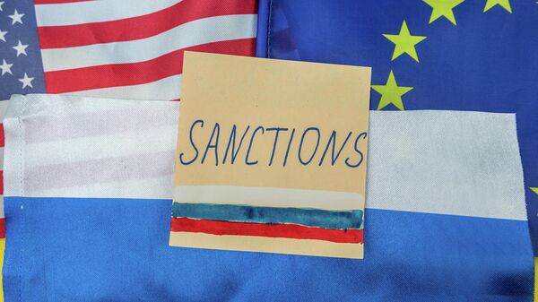 Надпись Санкции на фоне флагов США, Евросоюза и России - اسپوتنیک ایران  