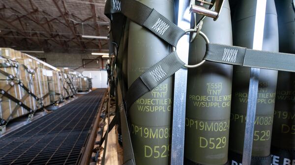 Погрузка боеприпасов для отправки на Украину на базе ВВС США Дувр - اسپوتنیک ایران  