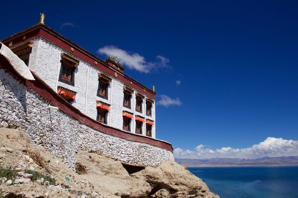 استراحتگاه در کنار دریاچه «ماناسارووار» تبت. - اسپوتنیک ایران  