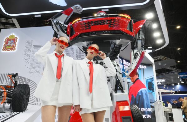 غرفه استان مسکو در مجمع اقتصادی بین المللی سن پترزبورگ در روسیه - اسپوتنیک ایران  