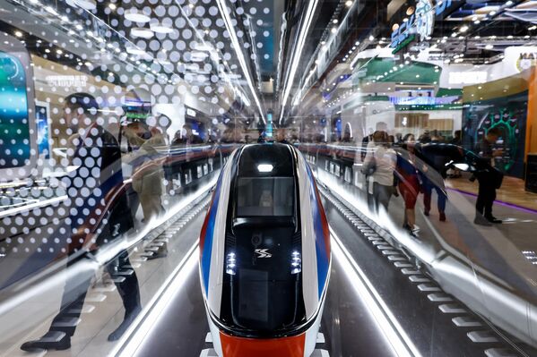 مدل قطار سریع السیر روسیه در مجمع اقتصادی بین المللی سن پترزبورگ - اسپوتنیک ایران  