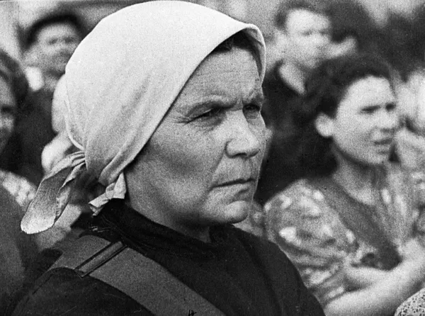 Кадр из документального фильма Романа Кармена 22 июня 1941 г. . Кадр из документального фильма Романа Кармена 22 июня 1941 г. .