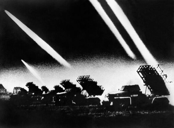تصویر منتشر شده در 22 ژوئن 1941 از پرتابگرهای موشکی شوروی در هنگام حمله نازی ها به اتحاد جماهیر شوروی. - اسپوتنیک ایران  