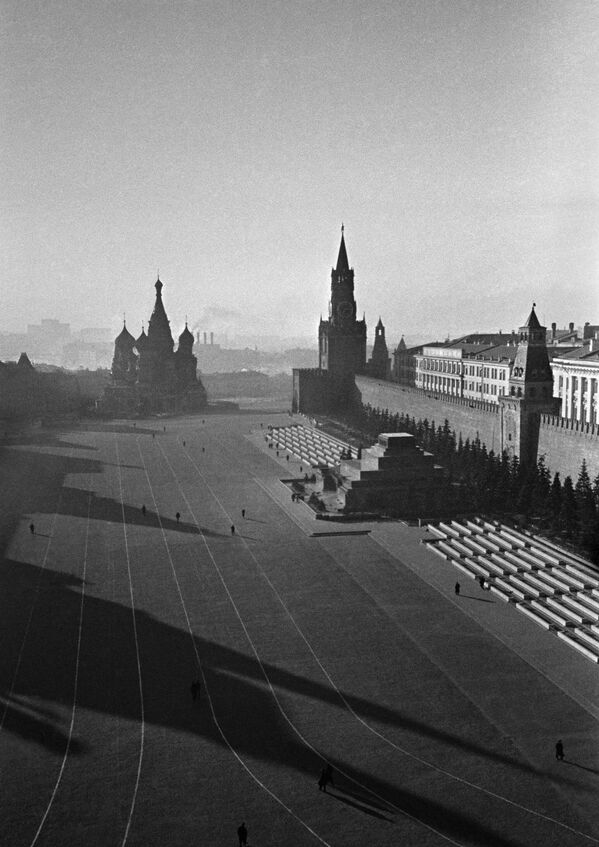 جنگ بزرگ میهنی 1941-1945 . میدان سرخ در مسکو. 23 ژوئن 1941. - اسپوتنیک ایران  