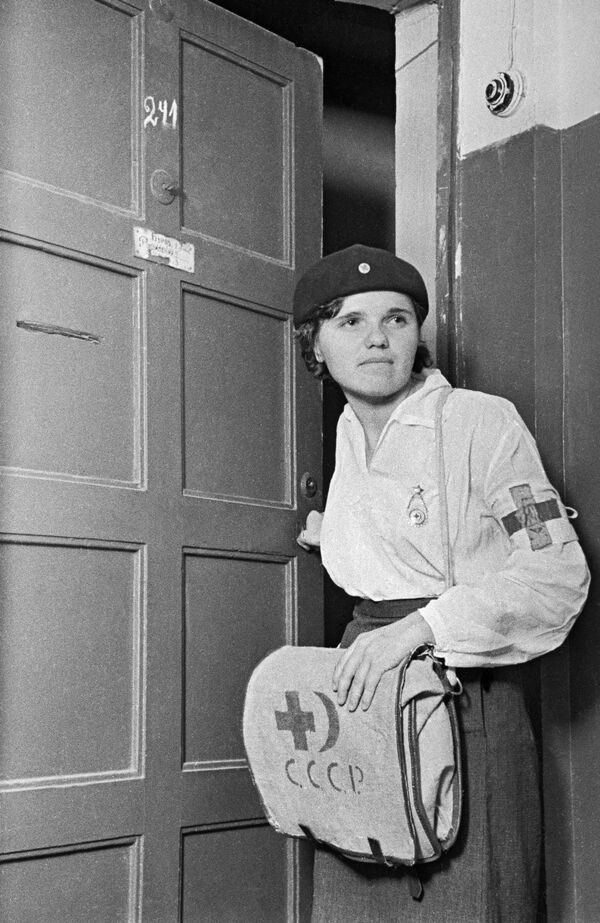 جنگ بزرگ میهنی 1941-1945. پرستار سرویس پزشکی. مسکو، ژوئن 1941. - اسپوتنیک ایران  