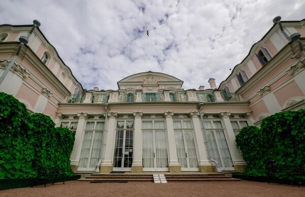 وزیر فرهنگ روسیه گفت که کاخ چینی در پارک &quot;اورانین بائوم&quot; موزه پترگوف در سنت پترزبورگ در 18 ژوئن به روی بازدیدکنندگان باز شد. - اسپوتنیک ایران  