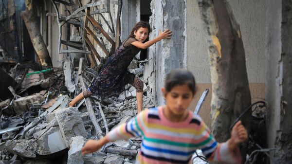 Палестинская девочка в центральной части сектора Газа  - اسپوتنیک ایران  