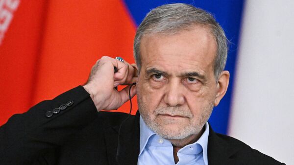 Президент Владимир Путин и президент Ирана Масуд Пезешкиан подписали договор о стратегическом партнерстве - اسپوتنیک ایران  