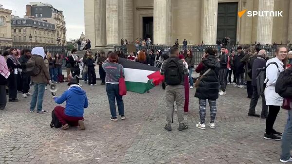 «غزه، پاریس با توست»: تجمعی در حمایت از فلسطین در پایتخت فرانسه - اسپوتنیک ایران  