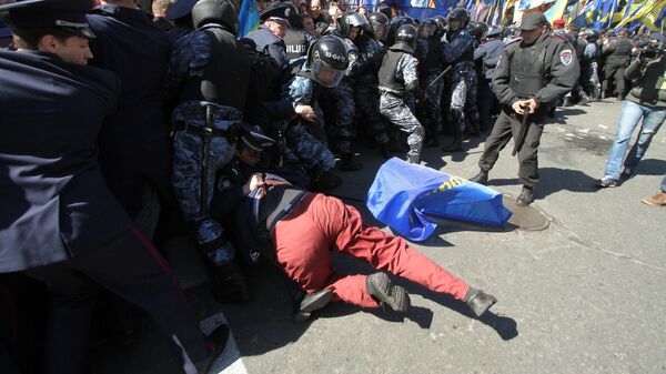 Митинг сторонников и противников соглашения по ЧФ в Киеве, Украина - اسپوتنیک ایران  