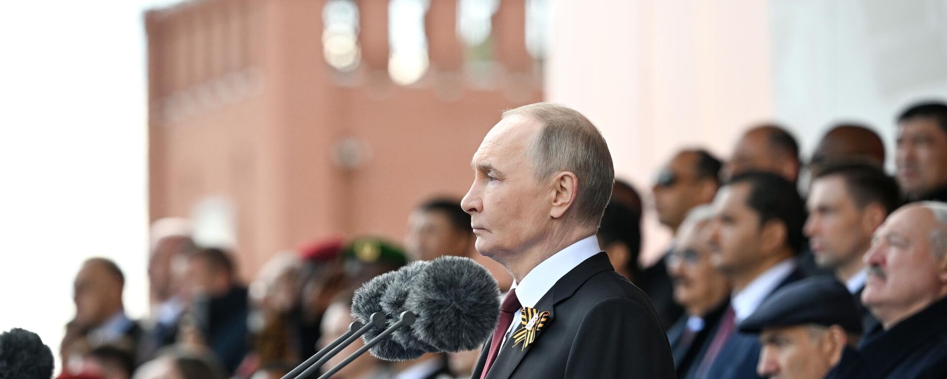 Президент РФ Владимир Путин на Красной площади в Москве на военном параде, посвященном 80-летию Победы - اسپوتنیک ایران  , 1920, 09.05.2025