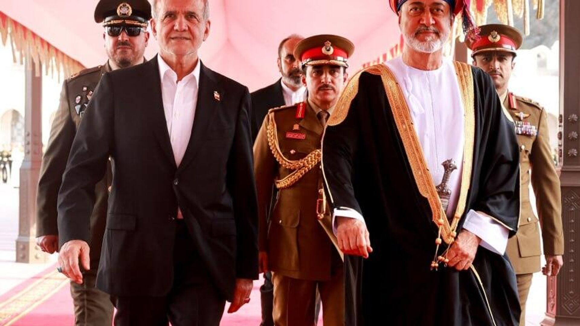 تشکر رئیس جمهور ایران از سلطان عمان برای نقش فعال در روند مذاکرات غیرمستقیم تشکر رئیس جمهور ایران از سلطان عمان برای نقش فعال در روند مذاکرات غیرمستقیم - اسپوتنیک ایران , 1920, 27.05.2025