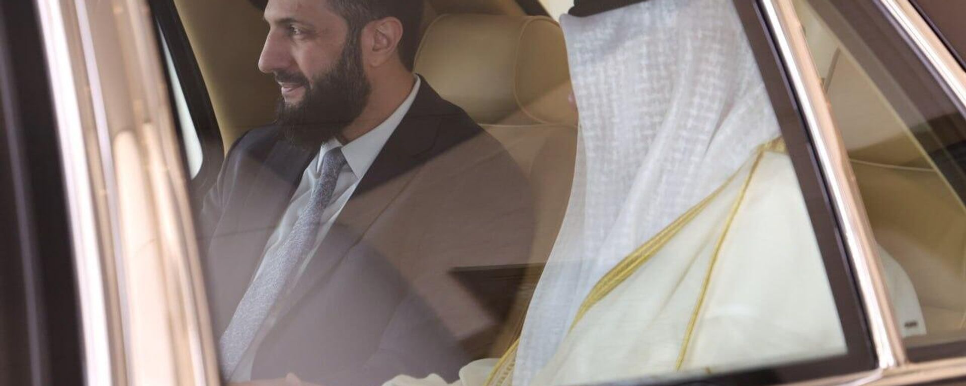 احمد الشرع، رئیس جمهور سوریه در دوره انتقالی، به دعوت شیخ مشعل الاحمد الجابر الصباح، امیر کویت، برای یک سفر رسمی وارد این کشور شد - اسپوتنیک ایران  , 1920, 01.06.2025