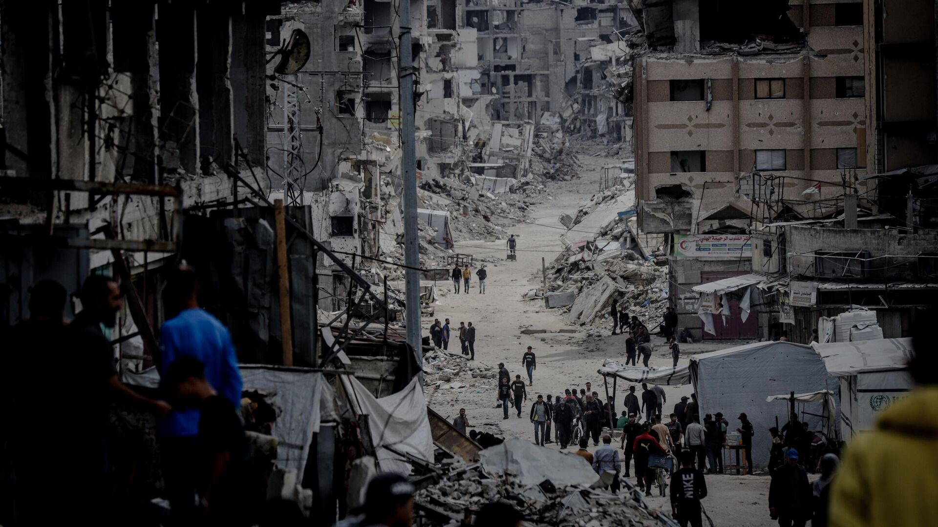 Повседневная жизнь среди руин в районе Шуджайя города Газа, который был серьезно поврежден в результате израильских атак Повседневная жизнь среди руин в районе Шуджайя города Газа, который был серьезно поврежден в результате израильских атак - اسپوتنیک ایران , 1920, 25.08.2025