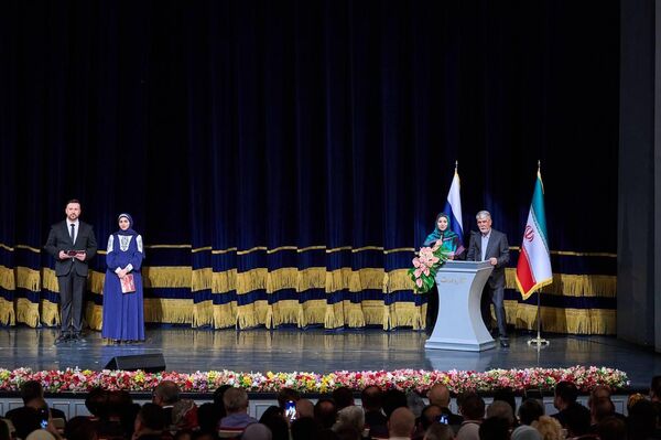 تصاویری از سفر اولگا لوبیمووا، وزیر فرهنگ روسیه به ایران برای بازدید کاری تصاویری از سفر اولگا لوبیمووا، وزیر فرهنگ روسیه به ایران برای بازدید کاری - اسپوتنیک ایران