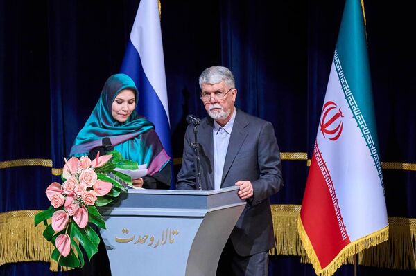 تصاویری از سفر اولگا لوبیمووا، وزیر فرهنگ روسیه به ایران برای بازدید کاری تصاویری از سفر اولگا لوبیمووا، وزیر فرهنگ روسیه به ایران برای بازدید کاری - اسپوتنیک ایران