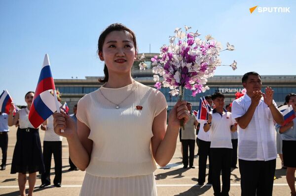 مراسم استقبال رسمی اولین پرواز مستقیم از مسکو به پیونگ‌یانگ کره شمالی - اسپوتنیک ایران  