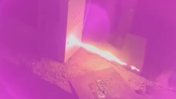 قدرت پیشرو آتش روسیه: در نمایشی خیره‌کننده، ذوب شدن زره فولادی توسط لیزر جنگی جدید را تماشا کنید - اسپوتنیک ایران  