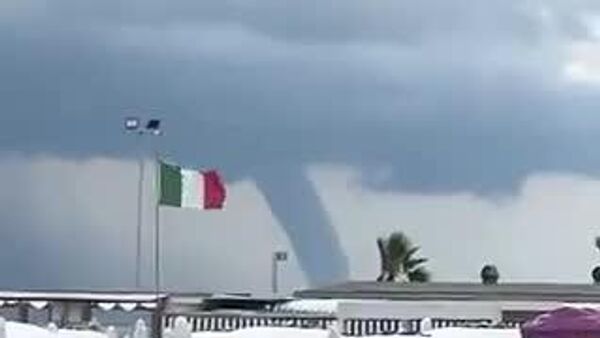 گردباد دریایی در نزدیکی شهر کیوجا، استان ونیز ایتالیا - اسپوتنیک ایران  