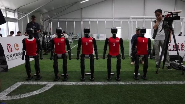 تیم‌های ربات‌های انسان‌نما از چین و سایر کشورها، آماده‌سازی خود را برای اولین دوره بازی‌های جهانی ربات‌های انسان‌نما آغاز کرده‌اند - اسپوتنیک ایران  