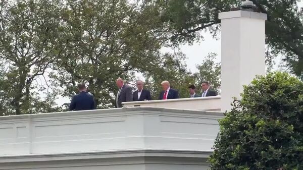 ▫ترامپ روی پشت بام کاخ سفید به شوخی گفت به دنبال جایی برای «موشک‌های هسته‌ای» است - اسپوتنیک ایران  