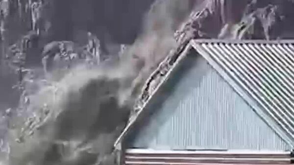 ریزش انبوه آب و گل و لای بر روی قله البروس در روسیه - اسپوتنیک ایران  