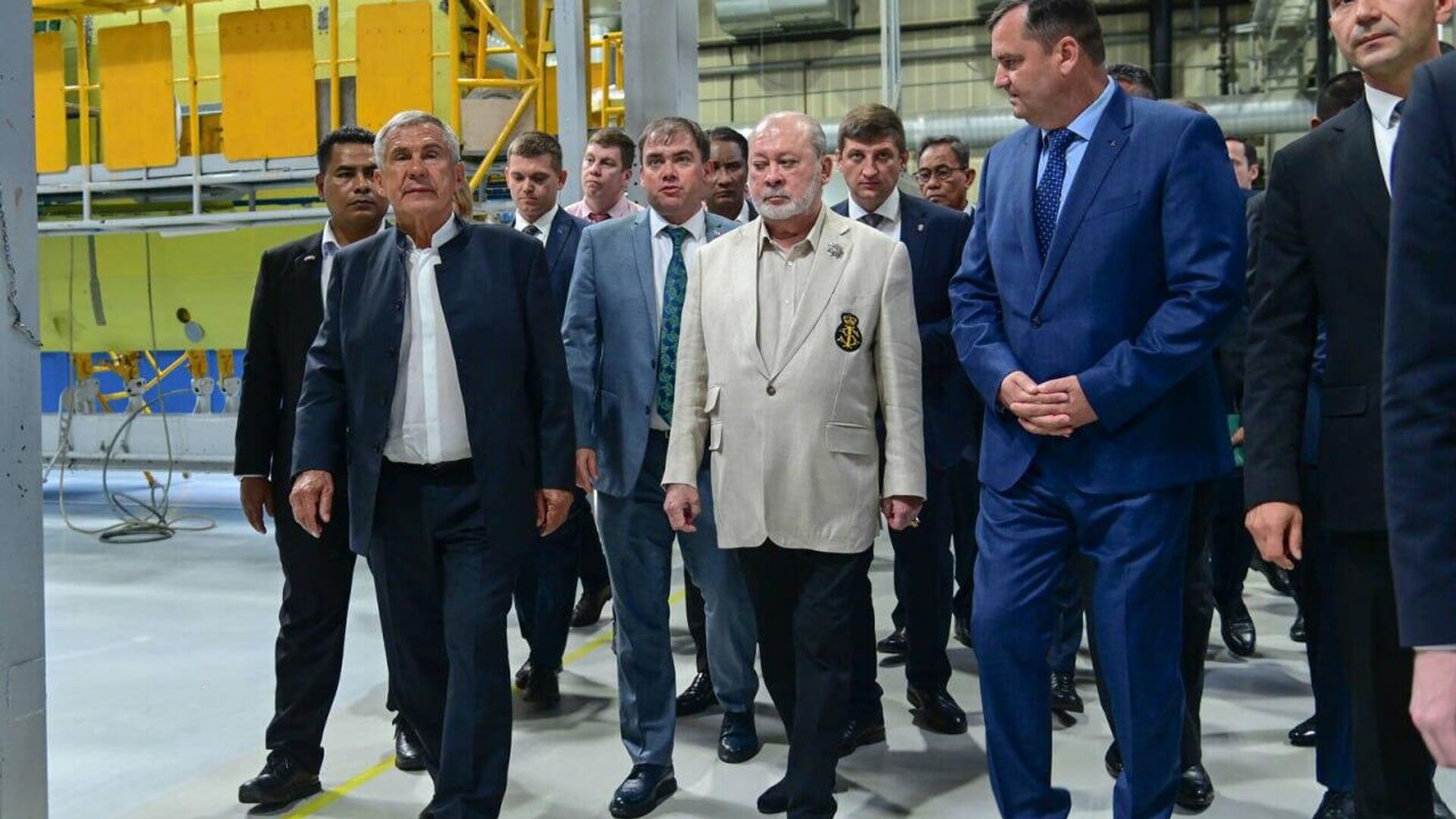 بازدید سلطان ابراهیم، حاکم عالی مالزی از کارخانه بالگردسازی کازان بازدید سلطان ابراهیم، حاکم عالی مالزی از کارخانه بالگردسازی کازان - اسپوتنیک ایران , 1920, 09.08.2025