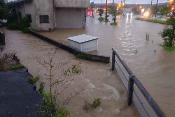 باران شدید در ژاپن: قطارها متوقف شدند باران شدید در ژاپن: قطارها متوقف شدند - اسپوتنیک ایران