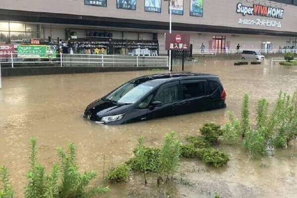 باران شدید در ژاپن: قطارها متوقف شدند باران شدید در ژاپن: قطارها متوقف شدند - اسپوتنیک ایران