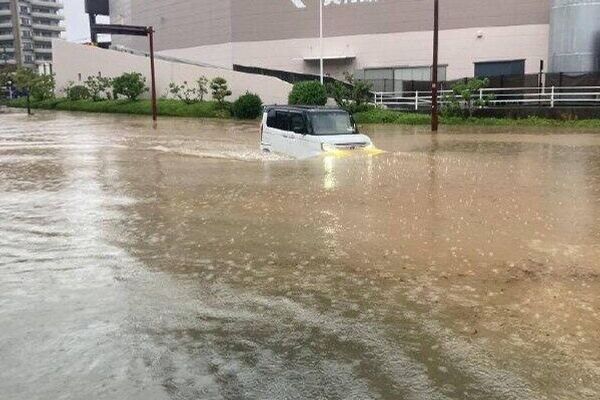 باران شدید در ژاپن: قطارها متوقف شدند باران شدید در ژاپن: قطارها متوقف شدند - اسپوتنیک ایران