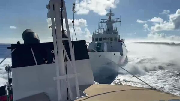 برخورد دو‌ کشتی نظامی چینی با هم هنگام تعقیب یک‌ کشتی فیلیپینی - اسپوتنیک ایران  