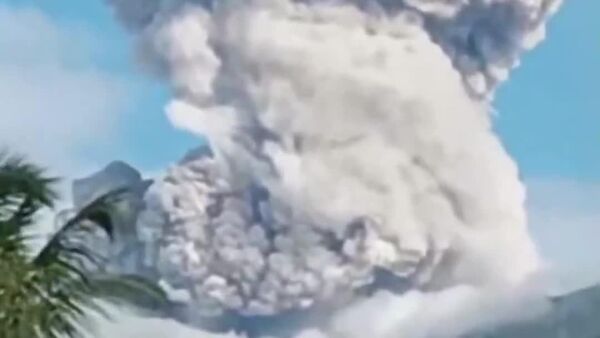 فوران گونونگ ماراپی یکی از فعال‌ترین آتشفشان‌های اندونزی - اسپوتنیک ایران  