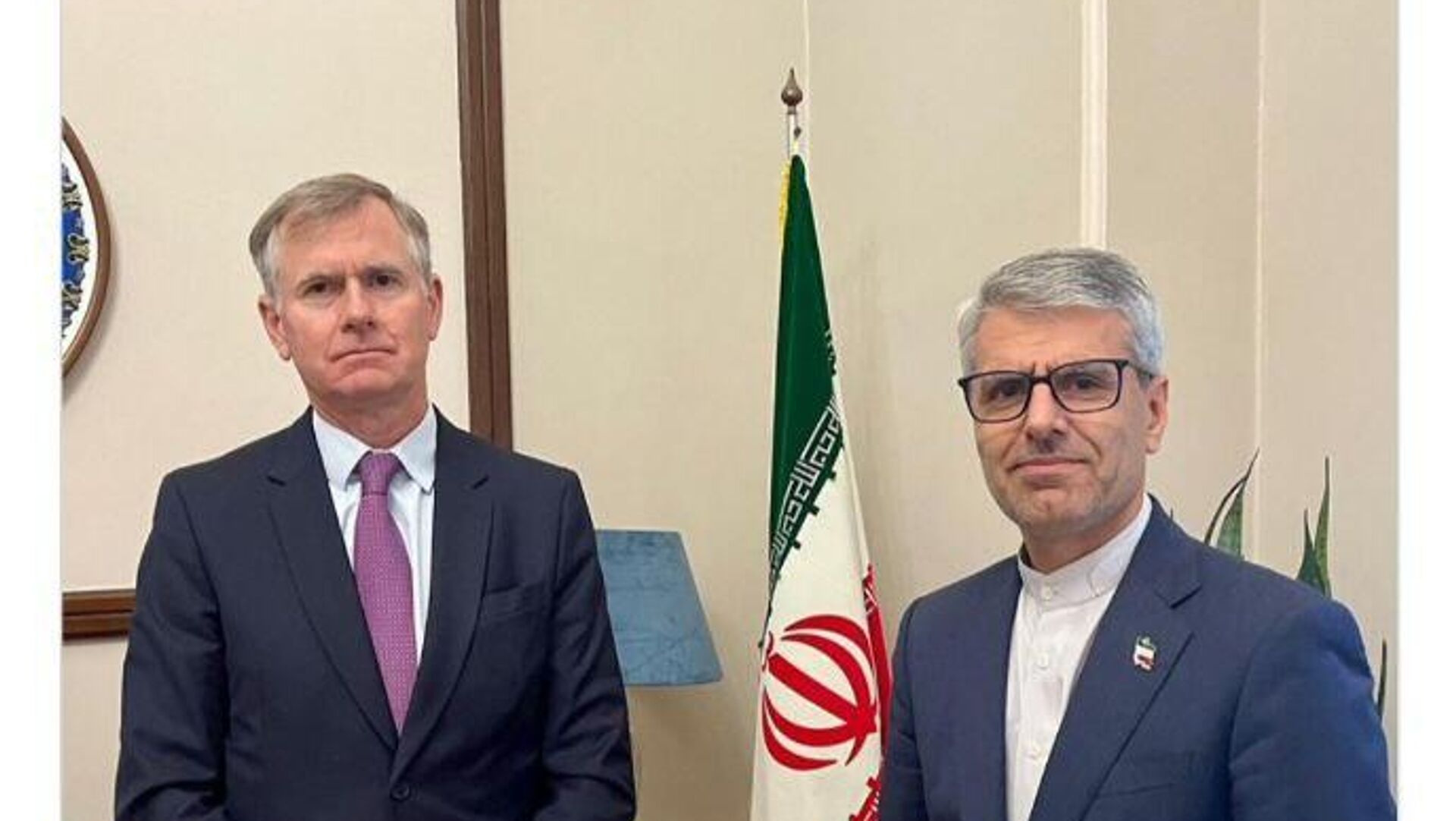 دیدار سفیر انگلیس در تهران با سخنگوی وزارت امور خارجه ایران دیدار سفیر انگلیس در تهران با سخنگوی وزارت امور خارجه ایران - اسپوتنیک ایران , 1920, 13.08.2025