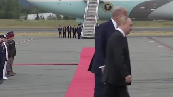 پوتین و ترامپ پس از عکاسی، سوار ماشین (کادیلاک) شدند - اسپوتنیک ایران  