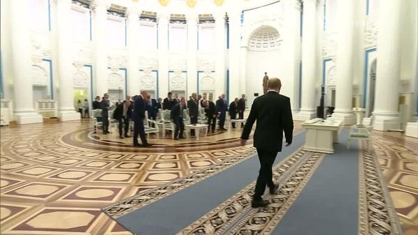 ولادیمیر پوتین پس از بازگشت از ایالات متحده، جلسه‌ای در مورد نتایج مذاکرات روسیه و آمریکا برگزار کرد - اسپوتنیک ایران  