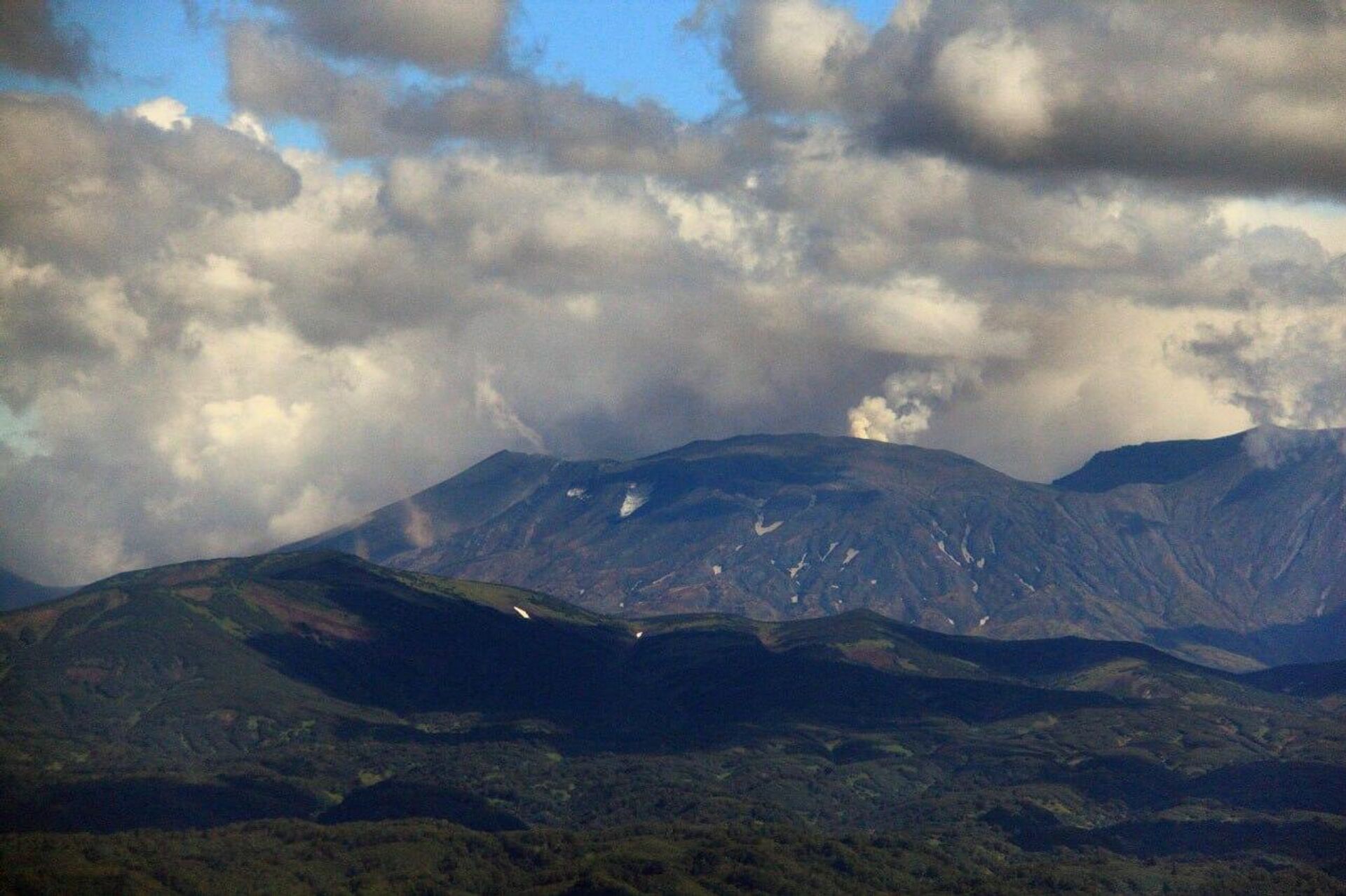 فوران آتشفشان کراشنینیکوف در منطقه حفاظتشده کرونوتسکی در کامچاتکای روسیه فوران آتشفشان کراشنینیکوف در منطقه حفاظتشده کرونوتسکی در کامچاتکای روسیه - اسپوتنیک ایران , 1920, 16.08.2025