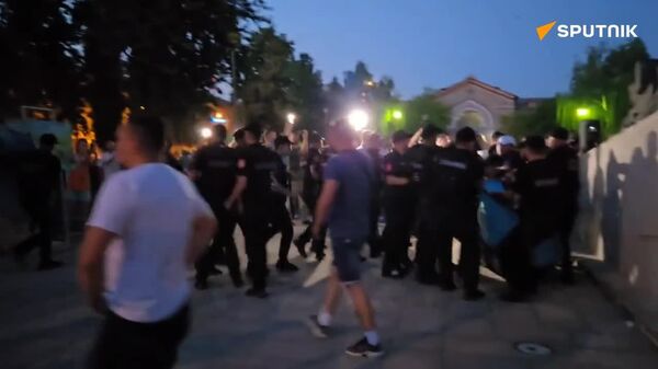 پلیس در کیشیناو چادرهای برپا شده توسط حامیان اپوزیسیون را برچید - اسپوتنیک ایران  