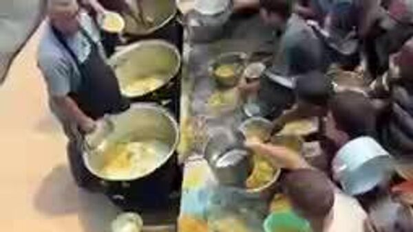 امدادگران، از درماندگی و درد ناشی از کمبود غذا در غزه خسته شده اند - اسپوتنیک ایران  