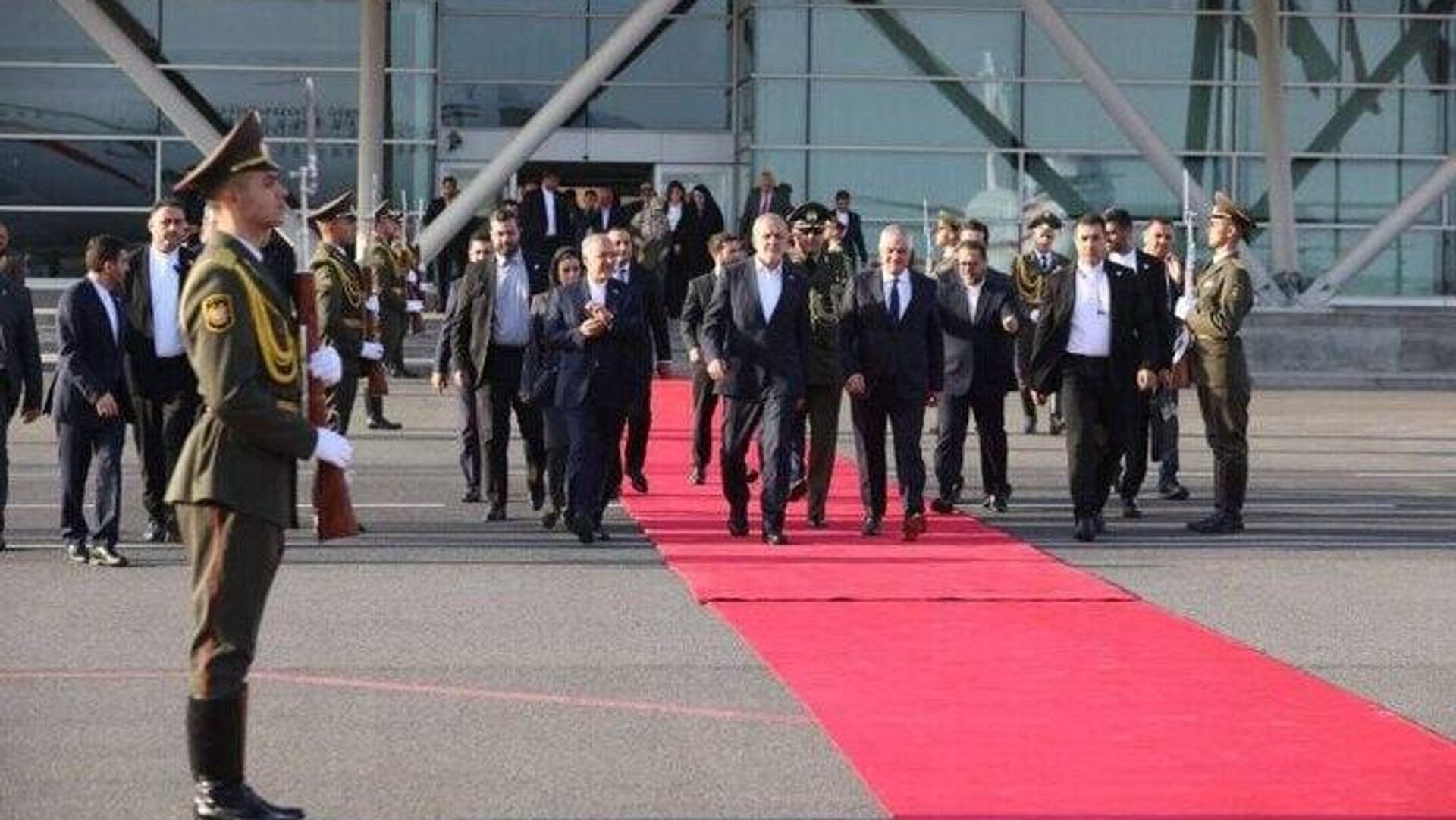 رئیس جمهور ایران ارمنستان را به مقصد بلاروس ترک کرد رئیس جمهور ایران ارمنستان را به مقصد بلاروس ترک کرد - اسپوتنیک ایران , 1920, 19.08.2025