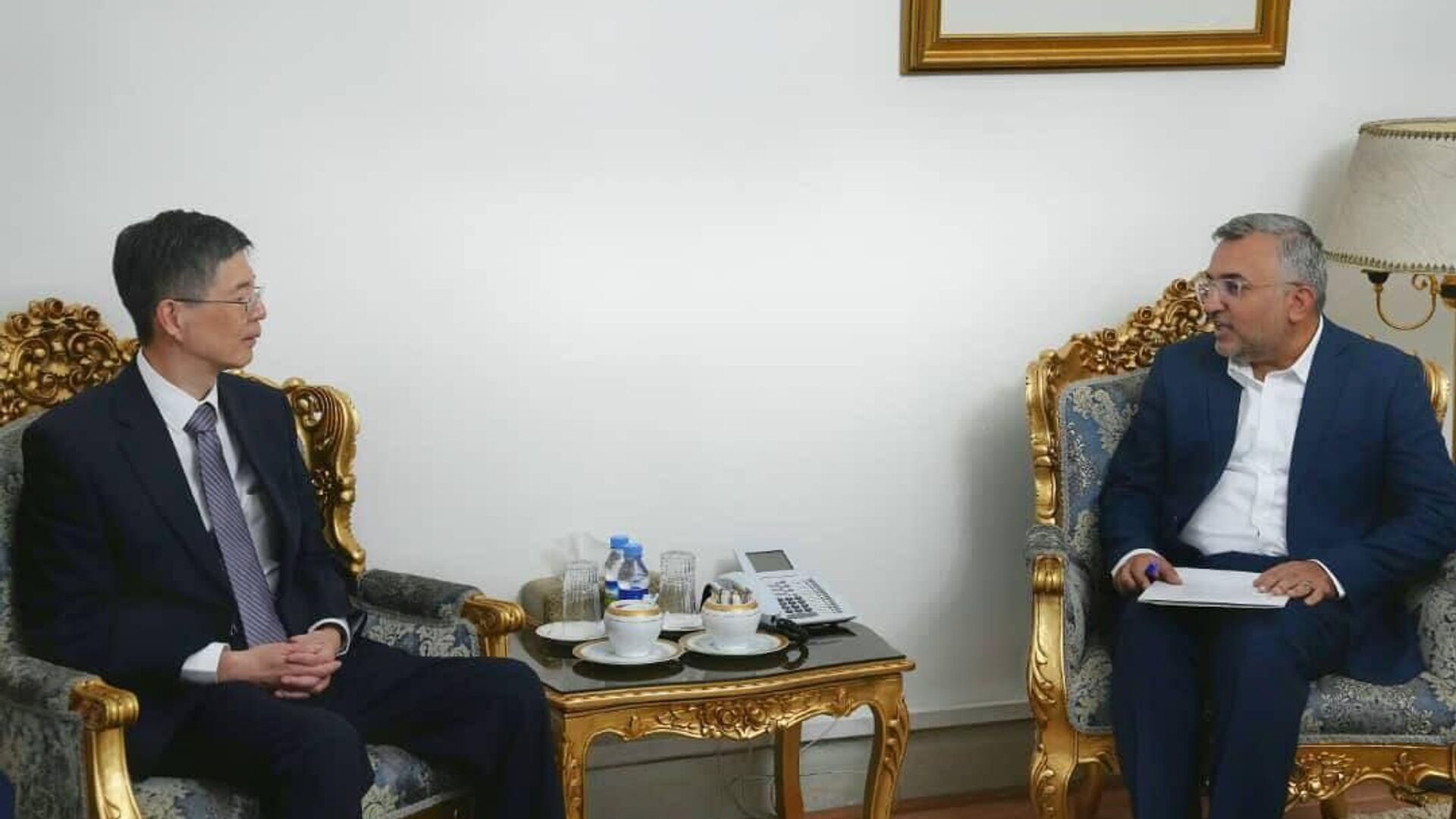 دیدار سفیر چین با معاون دیپلماسی اقتصادی وزیر خارجه ایران دیدار سفیر چین با معاون دیپلماسی اقتصادی وزیر خارجه ایران - اسپوتنیک ایران , 1920, 19.08.2025