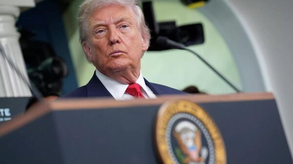 ترامپ گفت ترجیح می‌دهد در دیدار احتمالی پوتین و زلنسکی شرکت نکند - اسپوتنیک ایران  