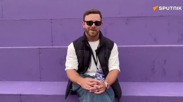 سیمون پاتون، مدیر توسعه بین‌المللی، گرند اسکیت تور، درباره ارتباط بین شرکت‌کنندگان از کشورهای مختلف در گرند اسکیت تور روسیه صحبت کرد: - اسپوتنیک ایران  