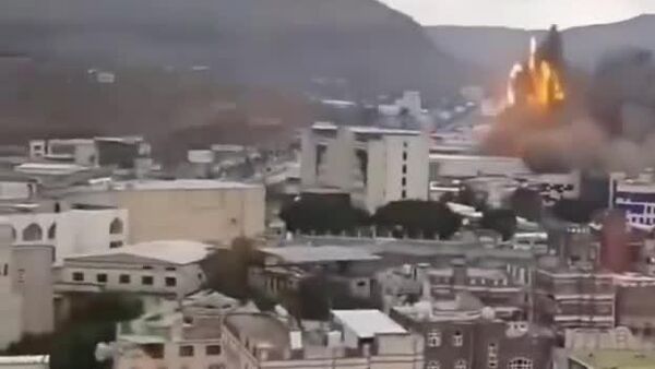 پس از حمله اسرائیل به یمن، ابر قارچی شکل عظیمی بر فراز صنعای یمن دیده شد - اسپوتنیک ایران  